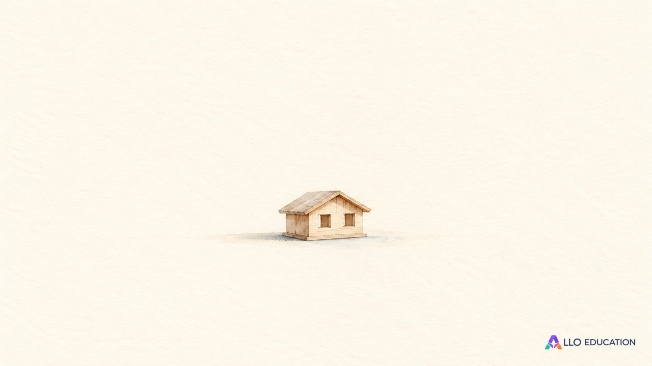 Un minuscule modèle réduit de maison en bois clair entier évoque le corpus sur fond ivoire.