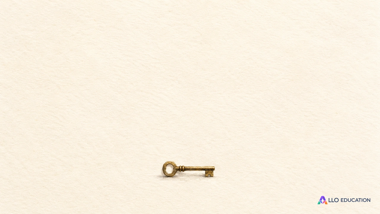 Une minuscule clé en laiton entière évoque le corpus sur un fond ivoire.